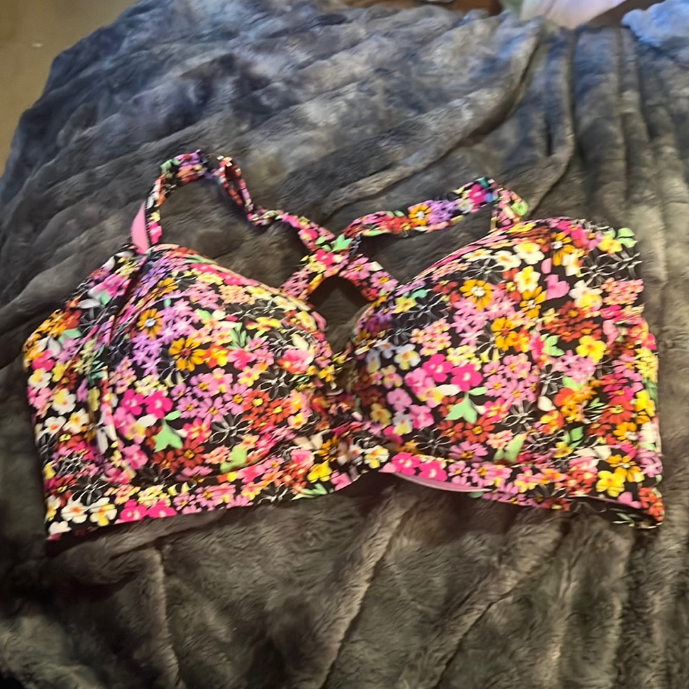 Macy’s plus size 20/22 bikini top swimsuit